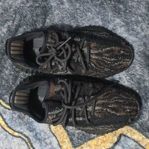 Yezy boost 350 black brown size 5 1/2 in youth.